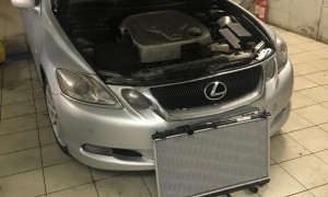Замена радиатора Lexus
