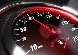 Ограничение скорости езды с прицепом 90 км/ч
